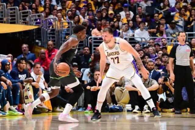 世预赛亚洲区赛程-老詹遭生涯最惨G1失利 077被无限针对 湖人危了？